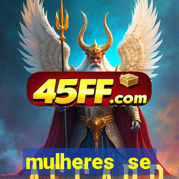mulheres se exibindo ao vivo